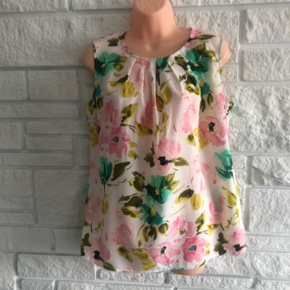 Merlona Floral Top - Picture 1 of 5